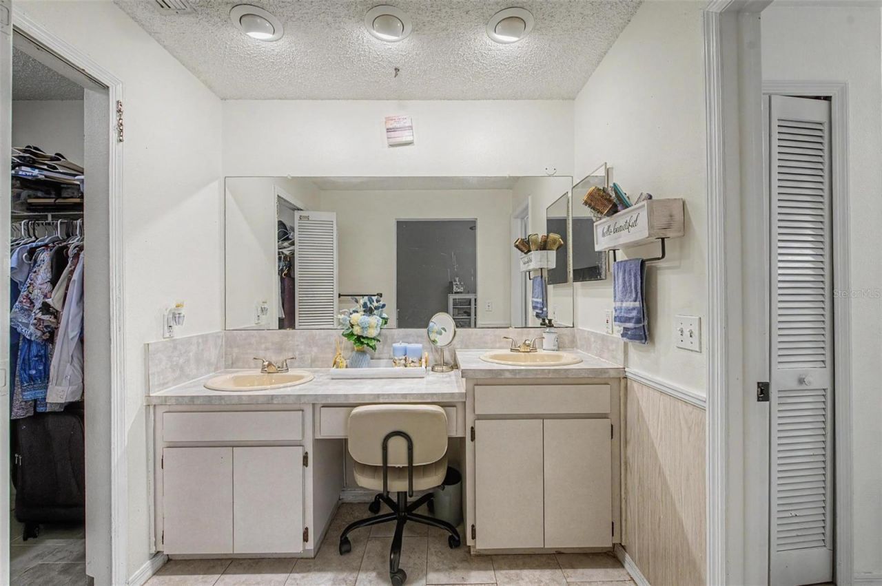 655 Sand Ridge Drive , Valrico, FL 33594 Photo