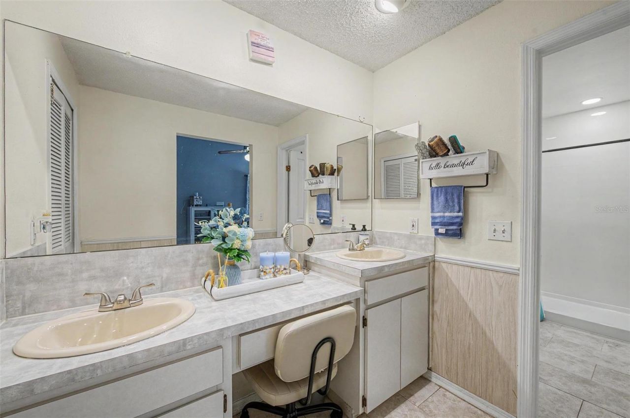 655 Sand Ridge Drive , Valrico, FL 33594 Photo
