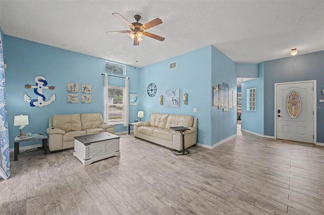 655 Sand Ridge Drive , Valrico, FL 33594 Photo
