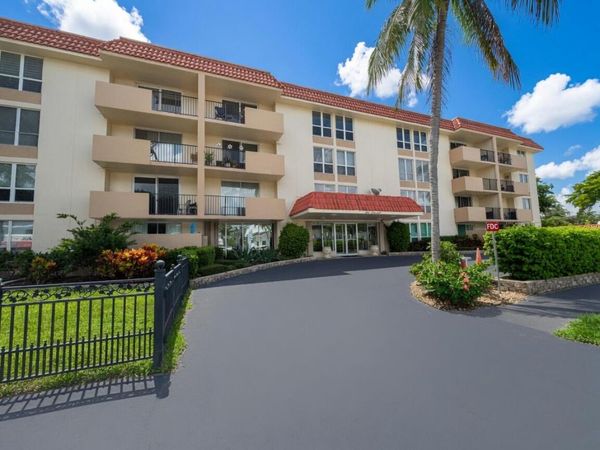 1000 Spanish River Road, Unit 4p, Boca Raton, FL 33432