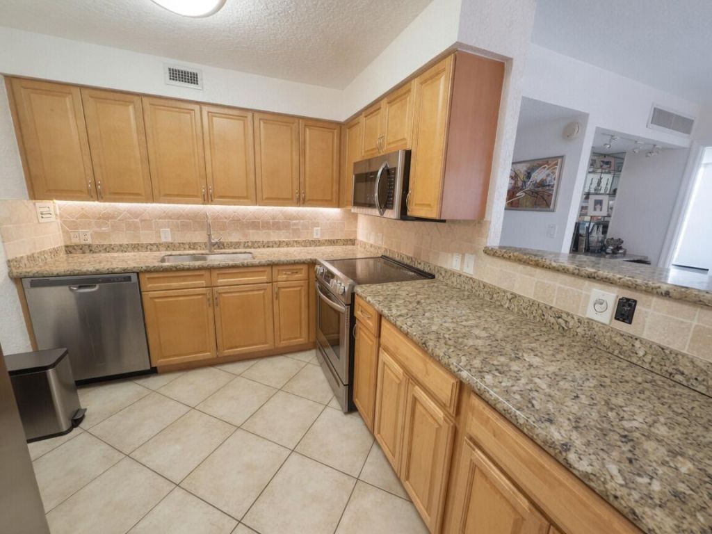 1000 Spanish River Road, Unit 4p, Boca Raton, FL 33432 Photo