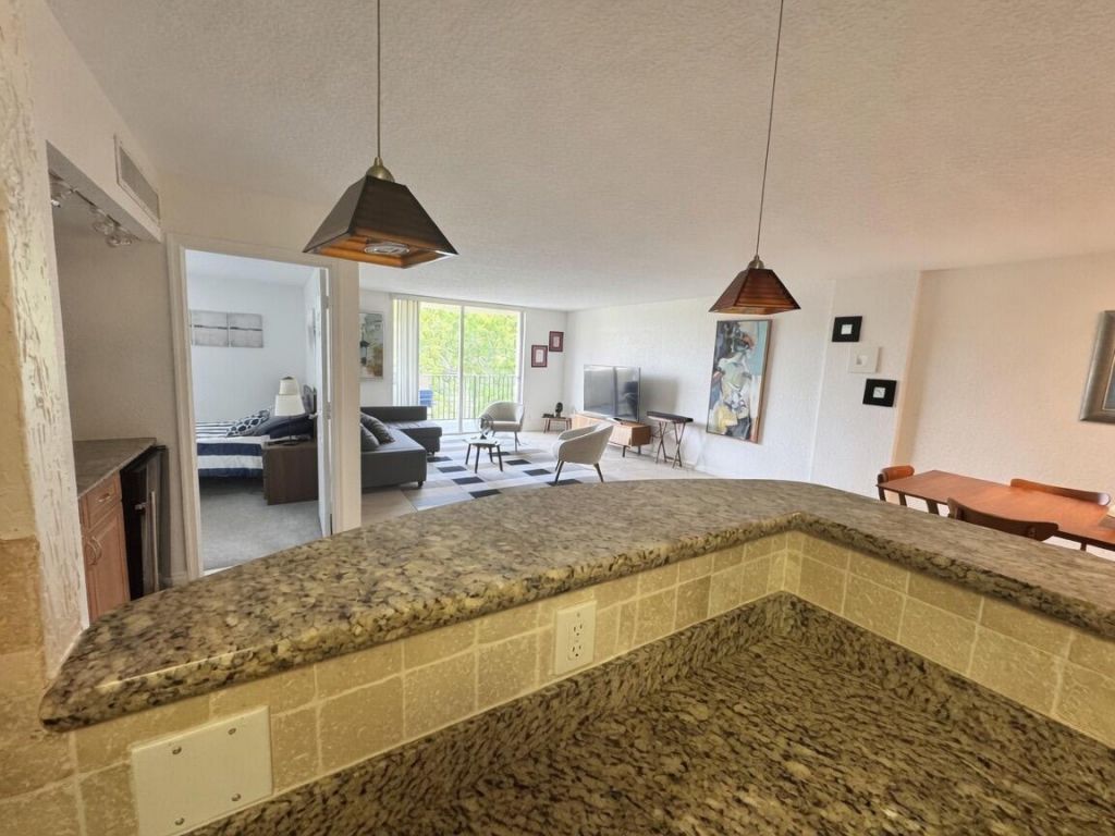 1000 Spanish River Road, Unit 4p, Boca Raton, FL 33432 Photo