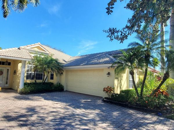 1128 NW Mossy Oak Way, Jensen Beach, FL 34957