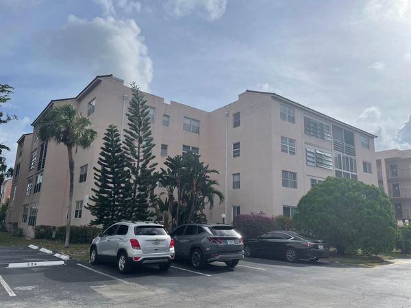 2851 Somerset Drive, Unit 111, Oakland Park, FL 33311