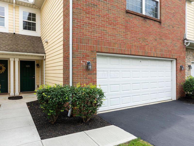 3805 Gabrielle Drive , Dublin, OH 43016 Photo 2