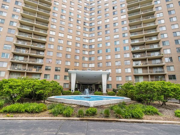 7061 N Kedzie Avenue , Unit 1605, Chicago, IL 60645