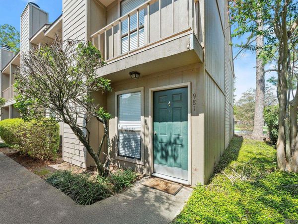 981 Ridgepoint Ct, Baton Rouge, LA 70810