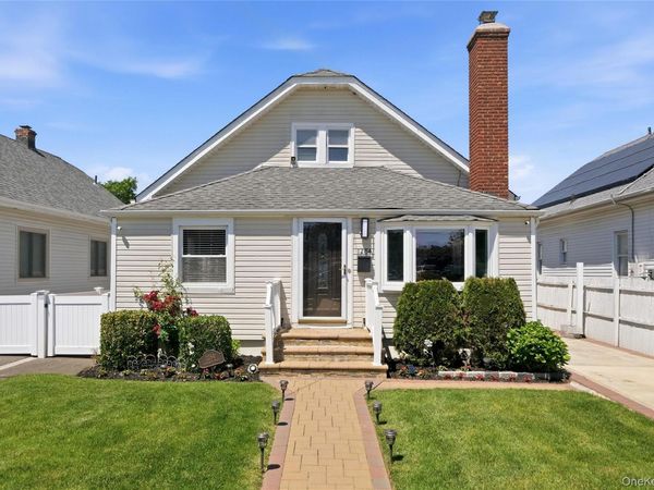 1284 Langdon Boulevard , Rockville Centre, NY 11570