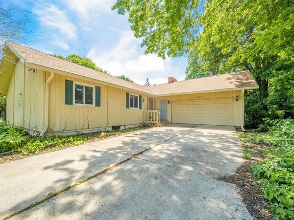 2707 W Woodbridge Drive, Muncie, IN 47304