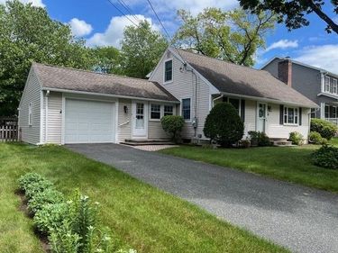 43 Pine Hill Rd, Springfield, MA 01118