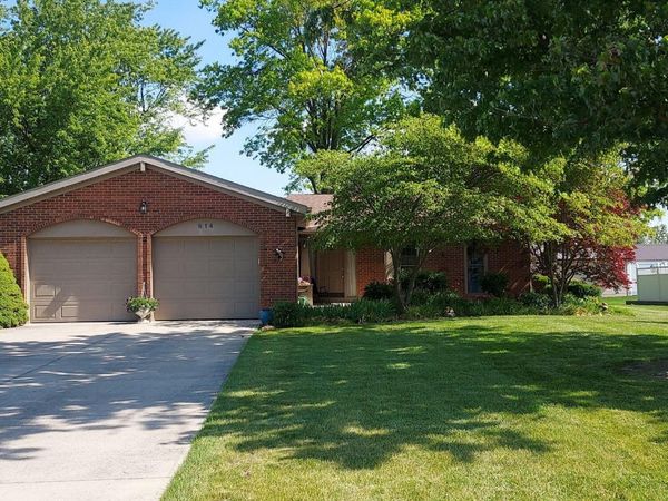 814 Aster Drive, Wapakoneta, OH 45895