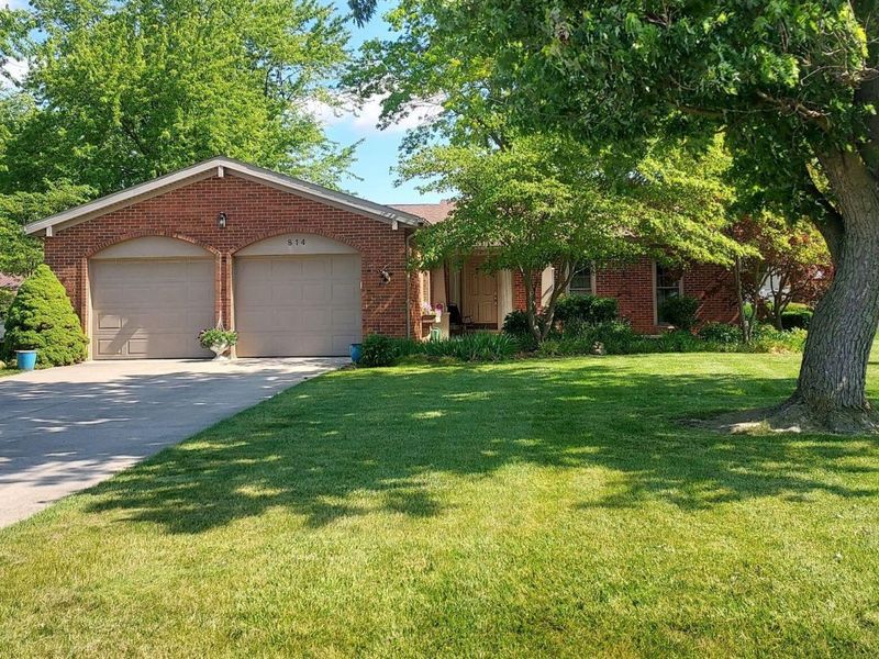 814 Aster Drive, Wapakoneta, OH 45895 Photo 2