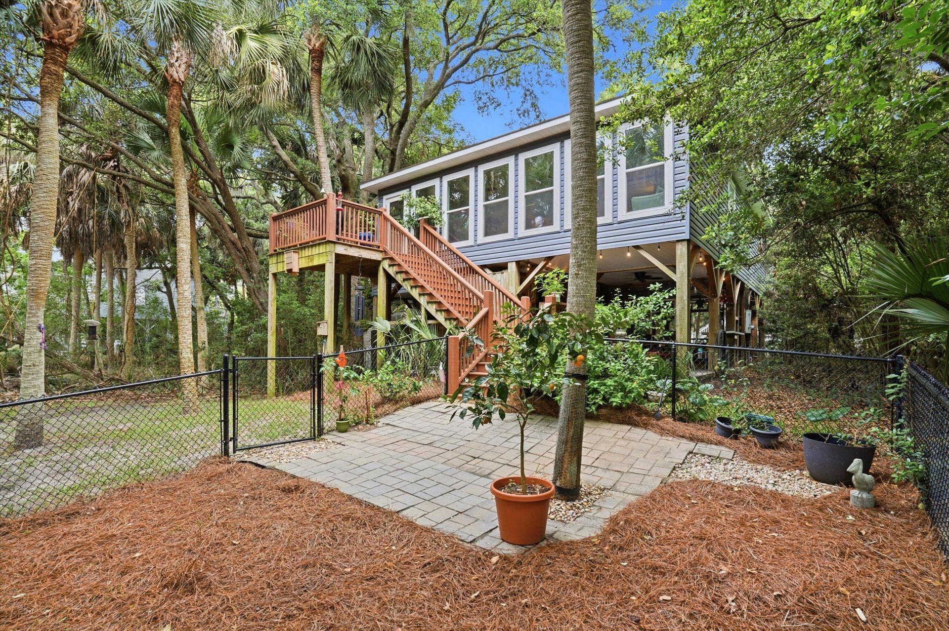 609 Dolphin Road Photo 6