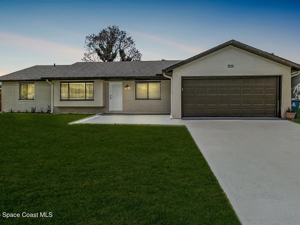 940 Forest Street NE, Palm Bay, FL 32907