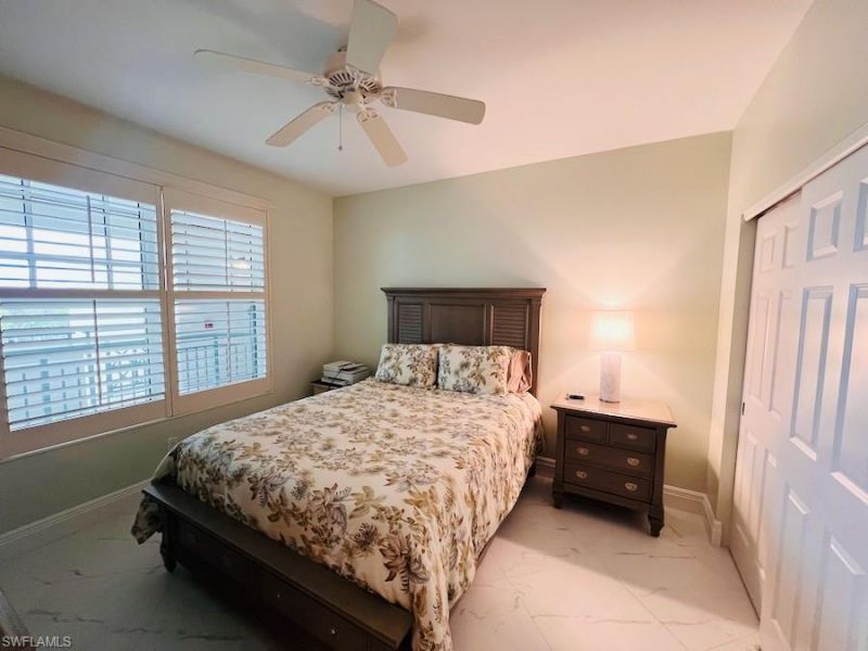 425 Cove Tower Dr , Unit 902, Naples, FL 34110 Photo