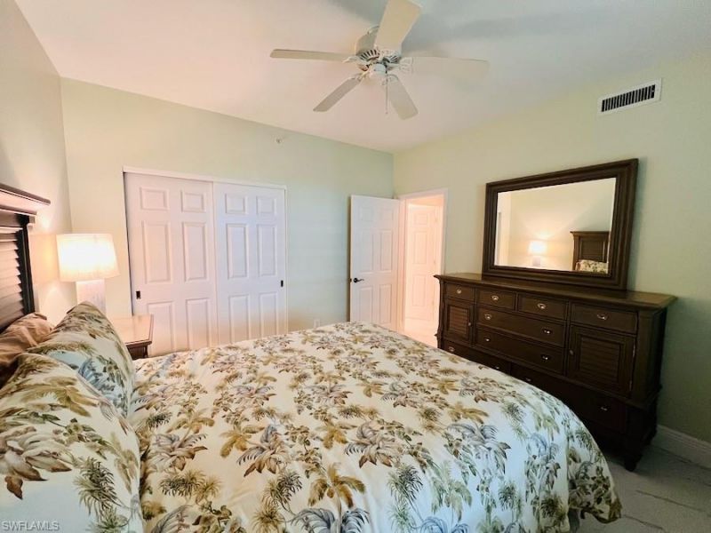 425 Cove Tower Dr , Unit 902, Naples, FL 34110 Photo