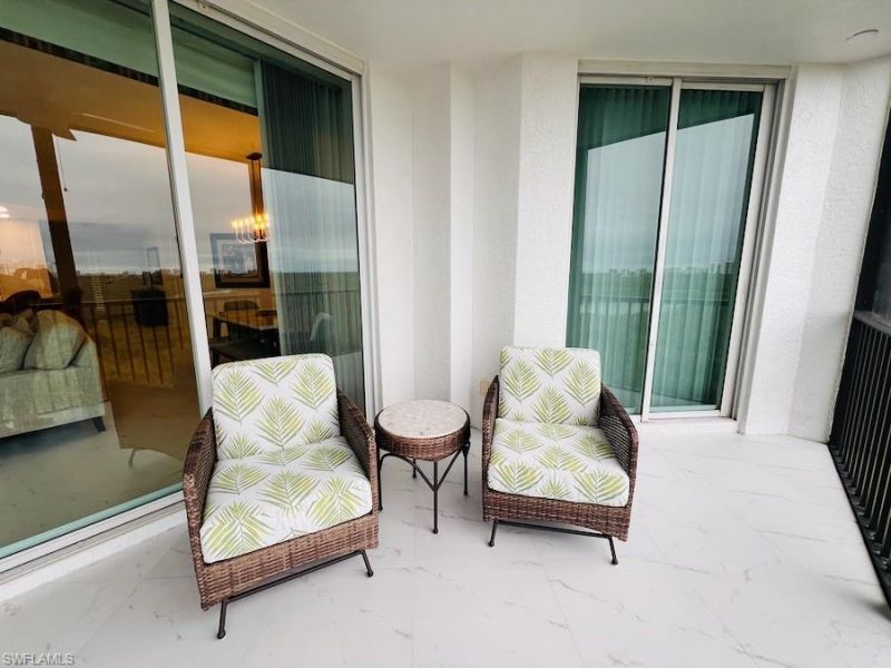425 Cove Tower Dr , Unit 902, Naples, FL 34110 Photo