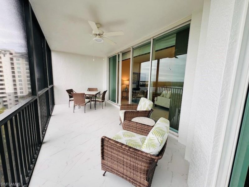 425 Cove Tower Dr , Unit 902, Naples, FL 34110 Photo