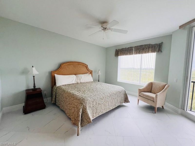 425 Cove Tower Dr , Unit 902, Naples, FL 34110 Photo
