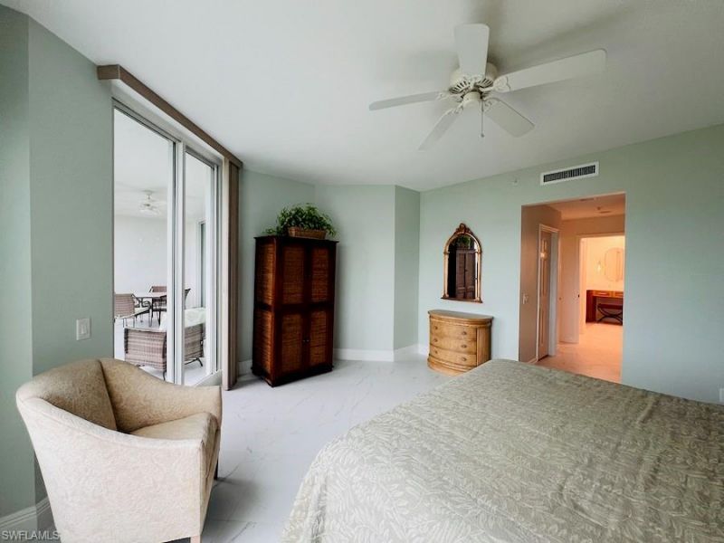 425 Cove Tower Dr , Unit 902, Naples, FL 34110 Photo