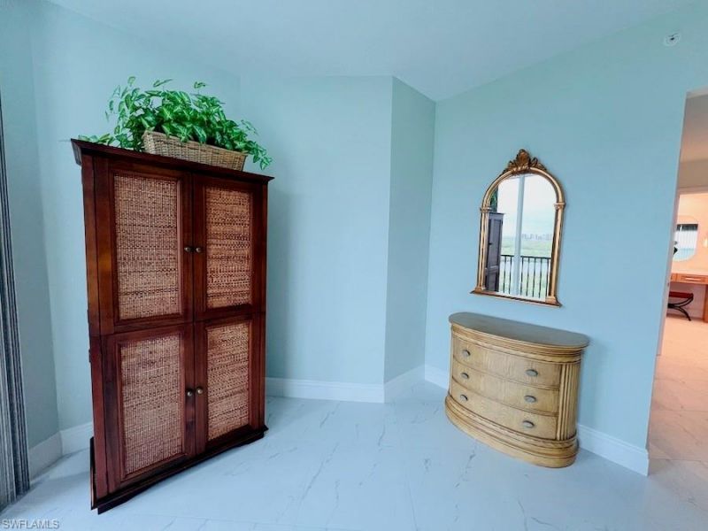 425 Cove Tower Dr , Unit 902, Naples, FL 34110 Photo