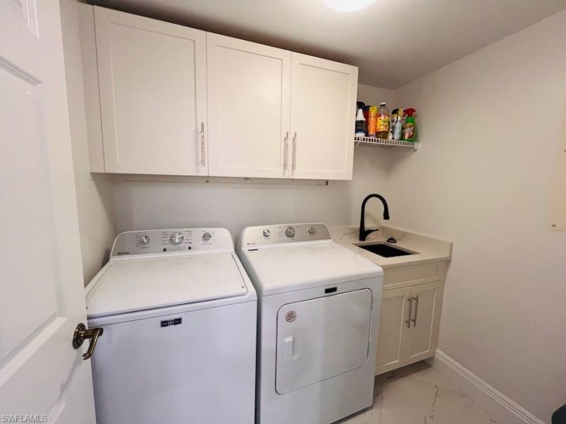 425 Cove Tower Dr , Unit 902, Naples, FL 34110 Photo