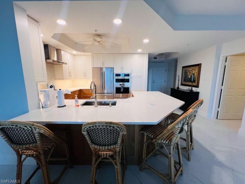 425 Cove Tower Dr , Unit 902, Naples, FL 34110 Photo