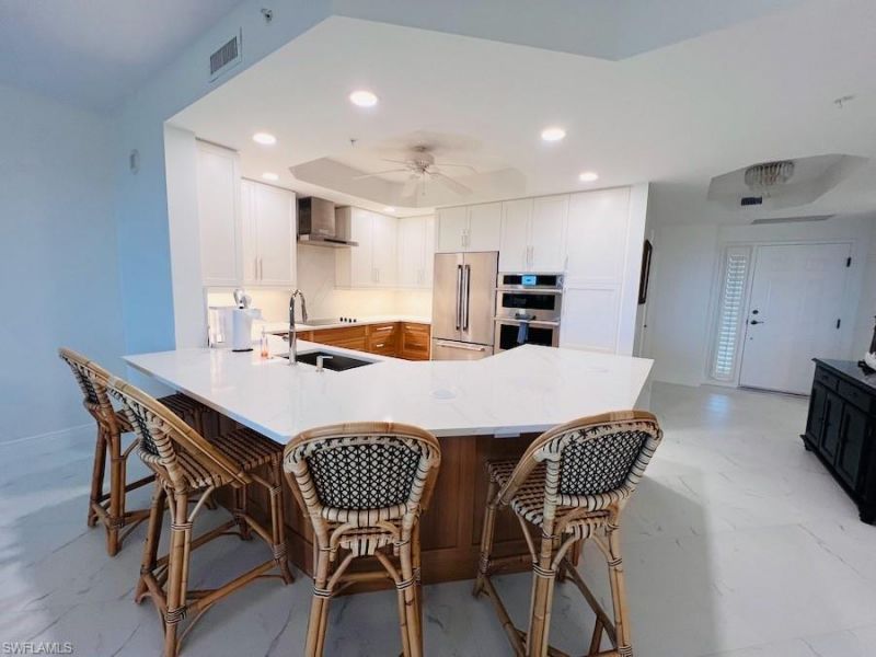 425 Cove Tower Dr , Unit 902, Naples, FL 34110 Photo