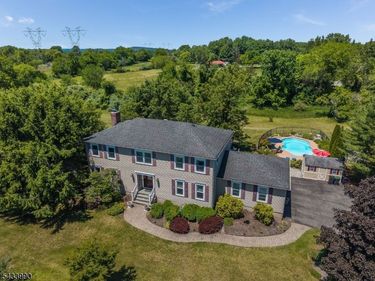 8 Shurts Rd, Readington, NJ 08822