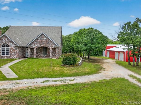 200 Private Road 2705 Road, Bartlesville, OK 74003