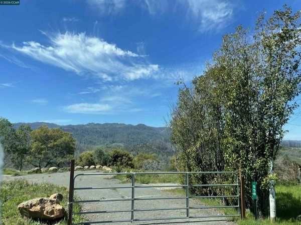 558 Community Hall Ln, St Helena, CA 94574