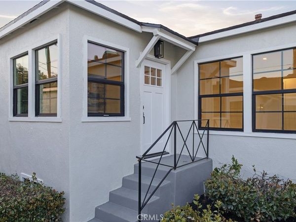 1989 N Lake Avenue, Altadena, CA 91001