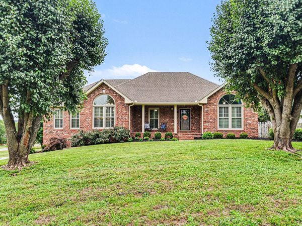 100 Macintosh Dr , Springfield, TN 37172