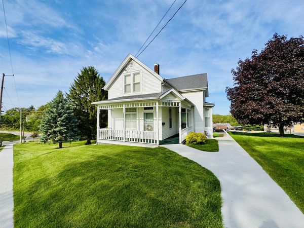2780 Broadway Street, Dubuque, IA 52001