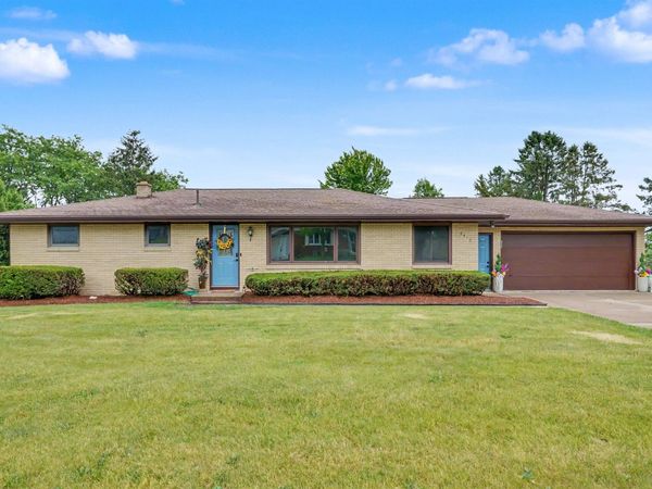 2416 Maplewood Drive, Asbury, IA 52002