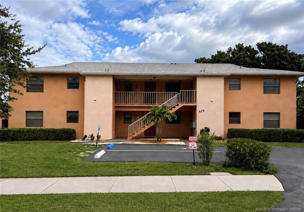 615 NW Oleander Street, Unit 202, Stuart, FL 34994 Photo