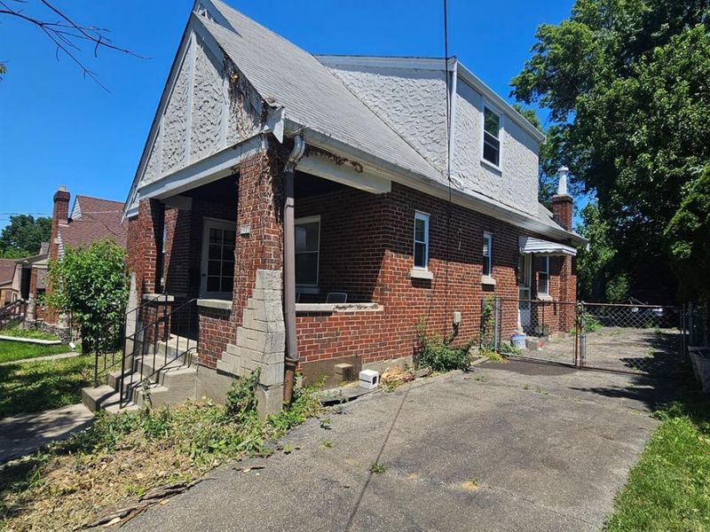 3920 Roswell Avenue, Cheviot, OH 45211 Photo 2