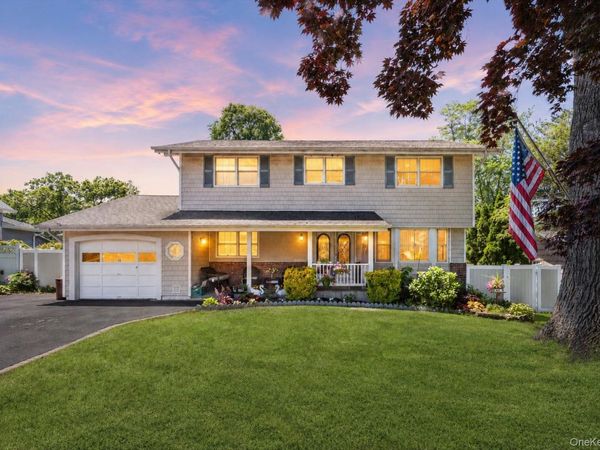12 Swan Lane , Hauppauge, NY 11788