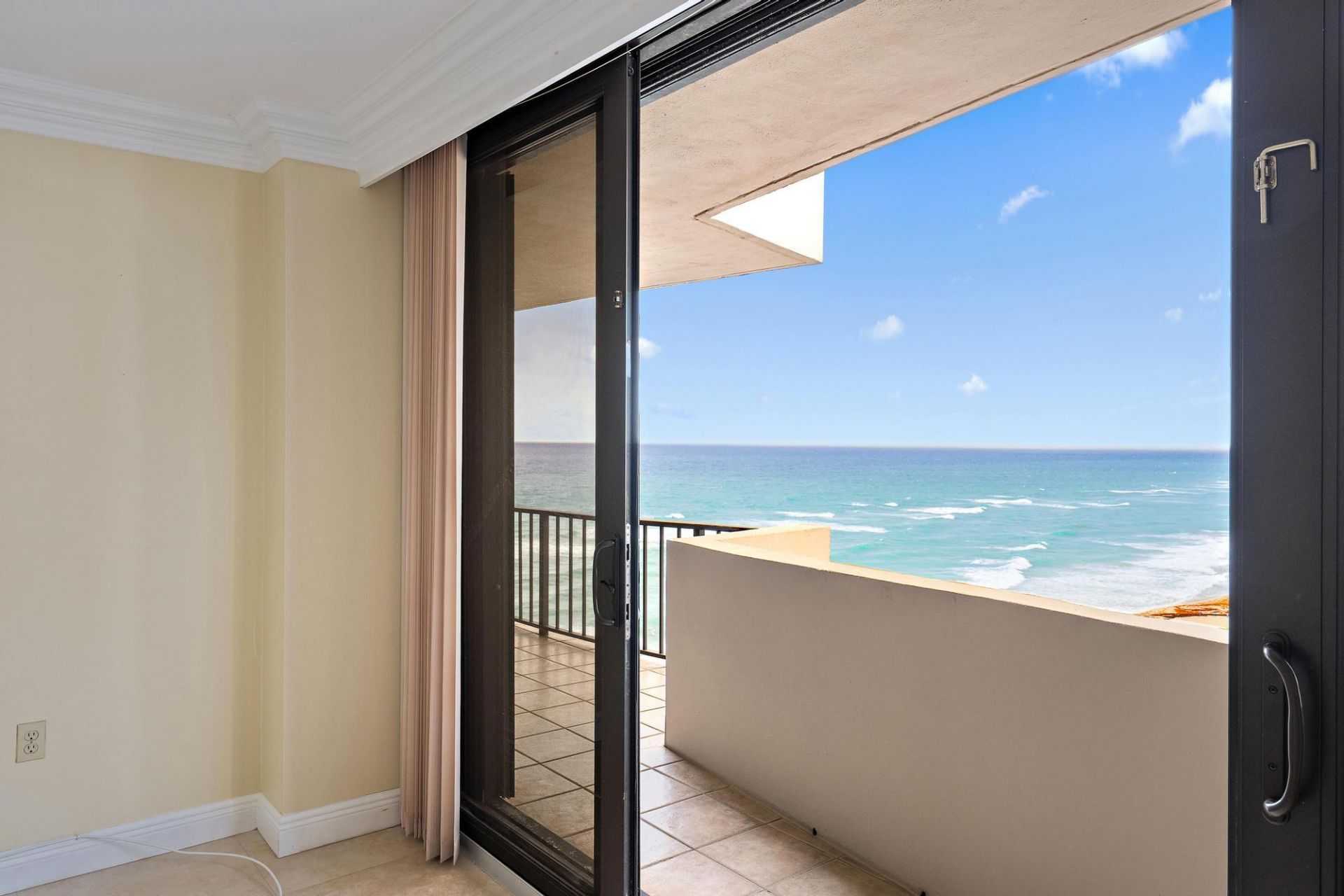 4200 N Ocean Drive, Unit 1-1404, Singer Island, FL 33404 Photo