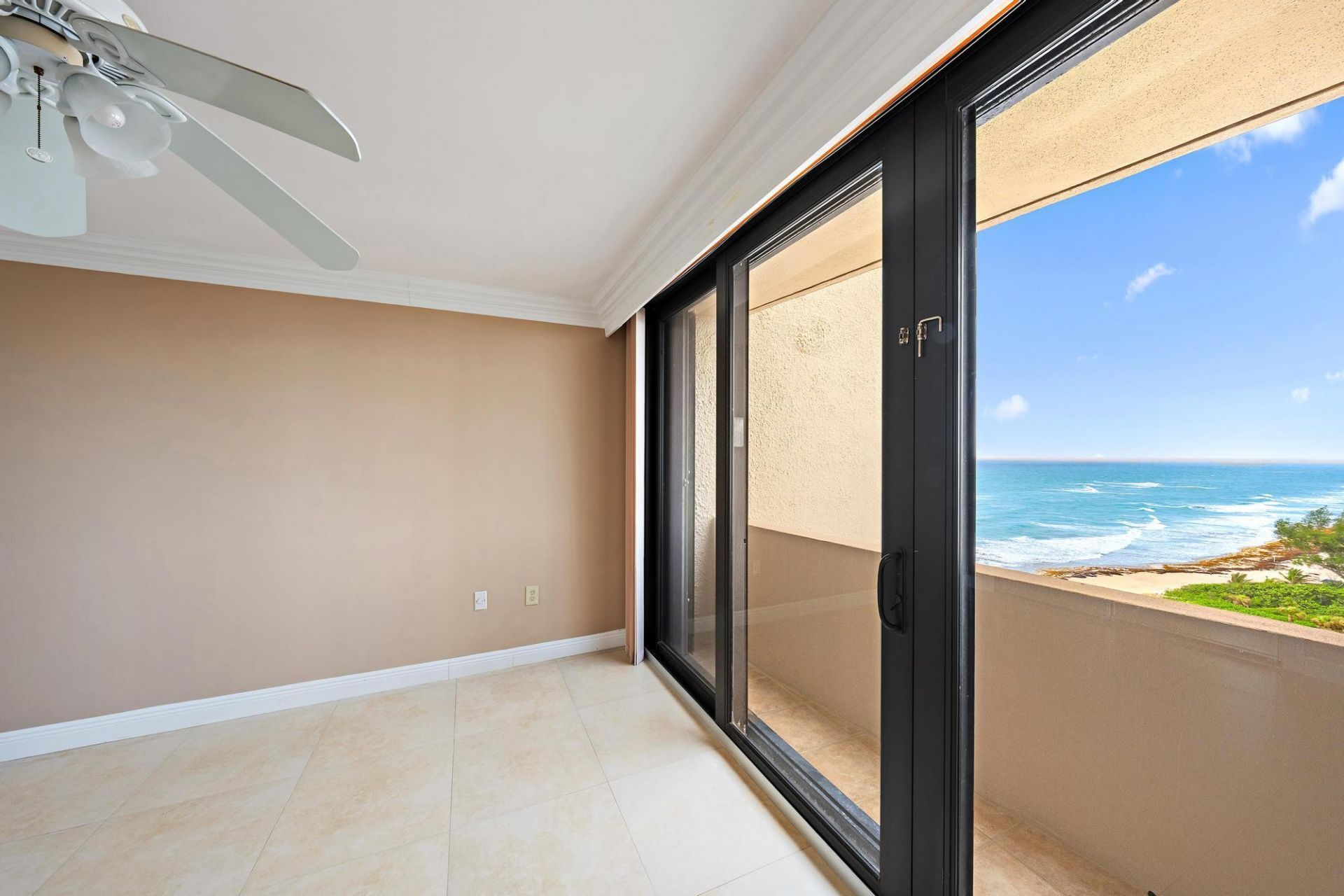 4200 N Ocean Drive, Unit 1-1404, Singer Island, FL 33404 Photo