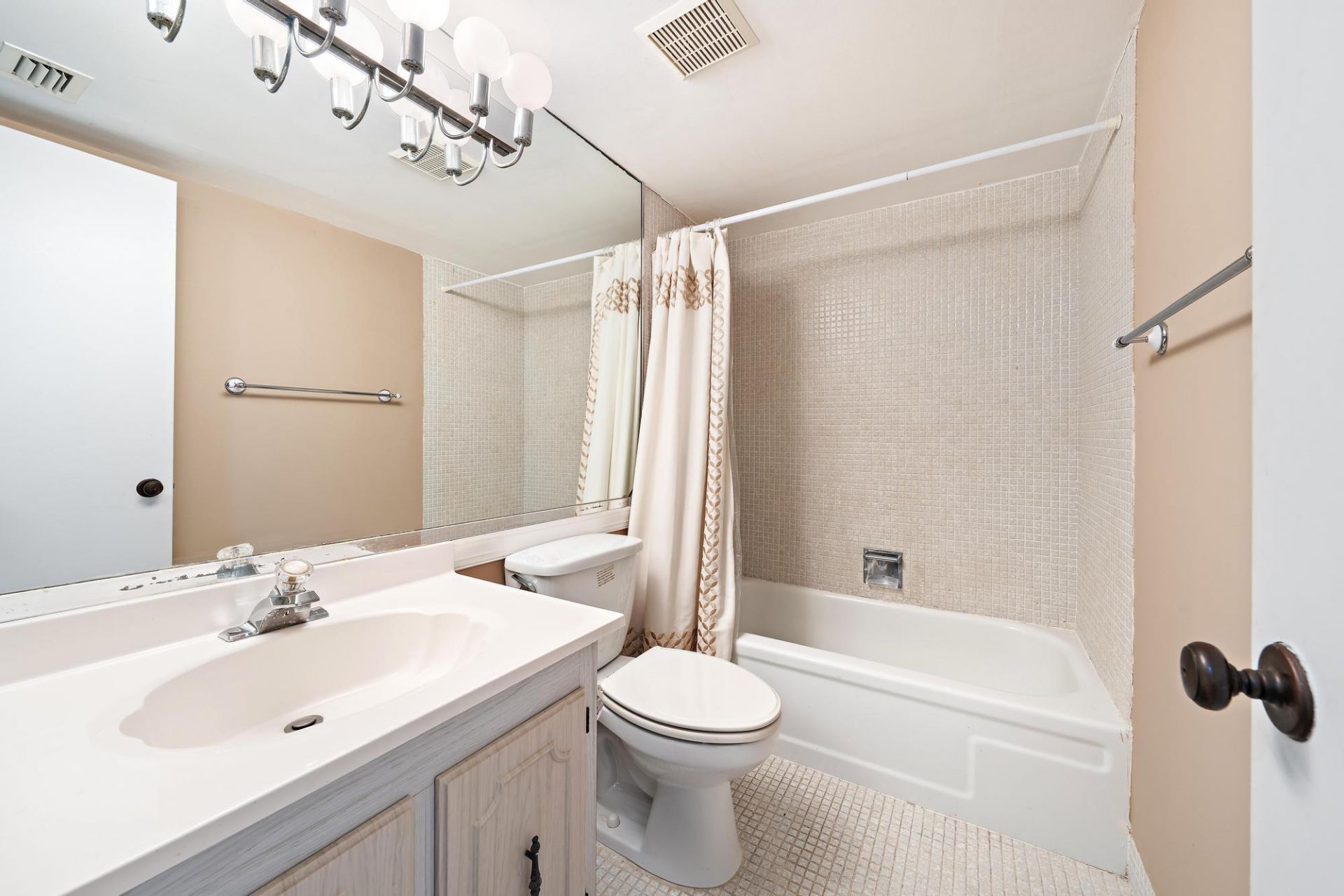 4200 N Ocean Drive, Unit 1-1404, Singer Island, FL 33404 Photo