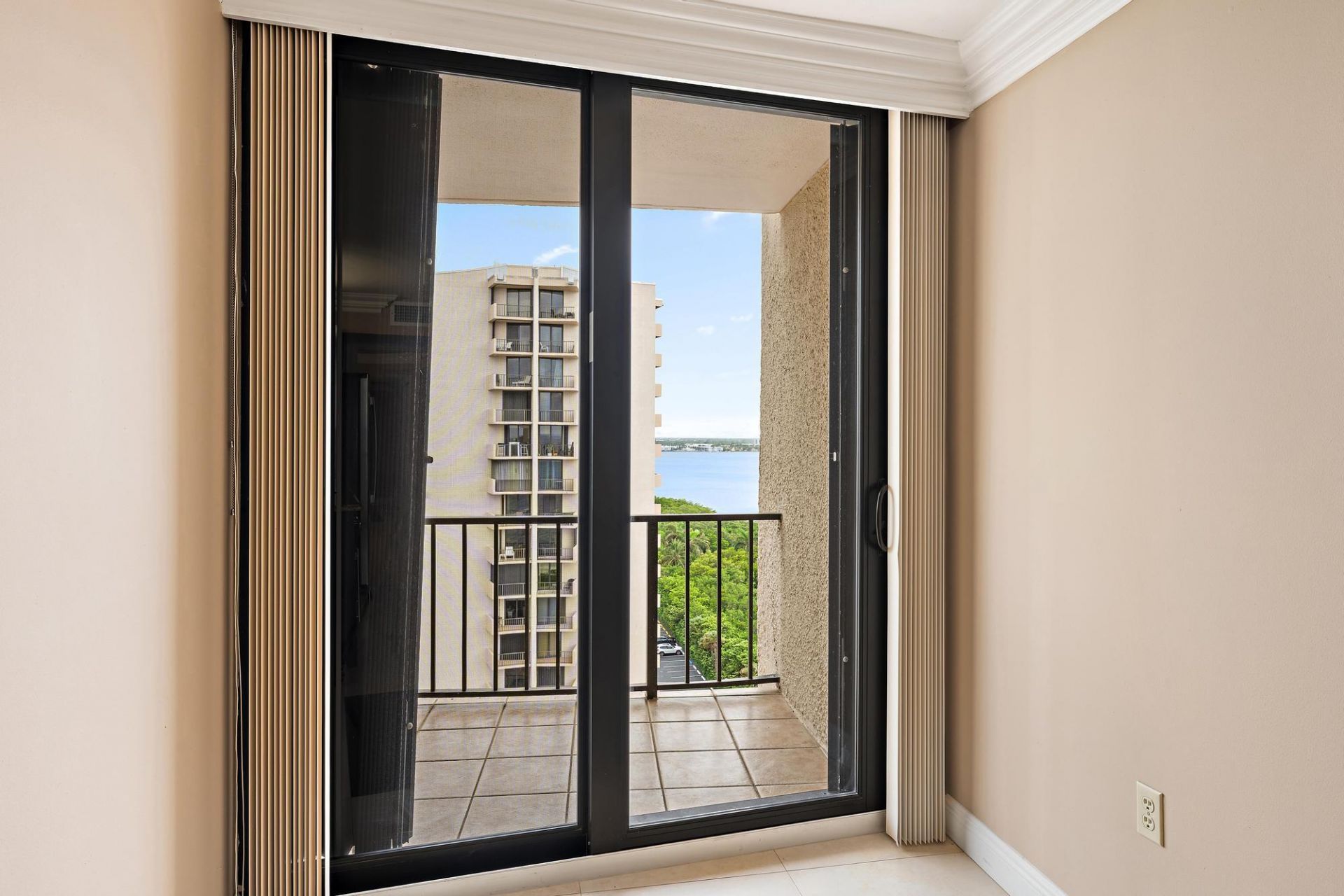 4200 N Ocean Drive, Unit 1-1404, Singer Island, FL 33404 Photo