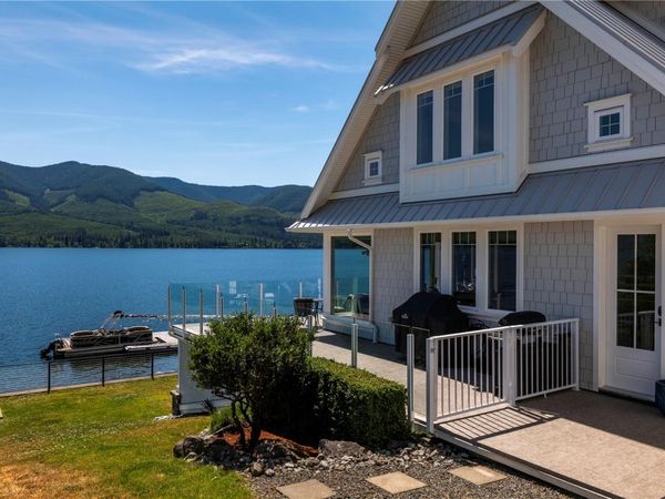 10684 Lake Blvd , Youbou, BC V0R 3E1