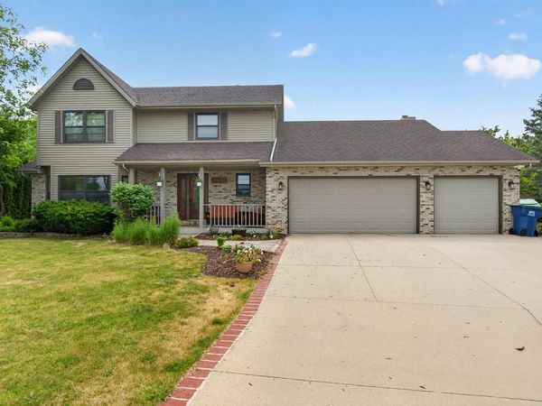 215 Quail CIRCLE, West Bend, WI 53090