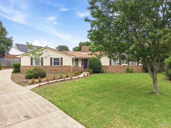 702 Southern Ct, Gulf Breeze, FL 32561