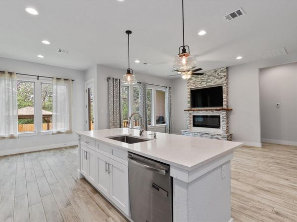 941 Del Raphael DR, Leander, TX 78641