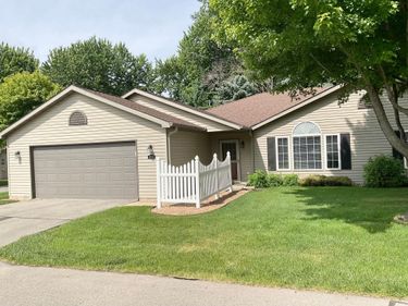 1700 Carriage Homes Drive SW, Unit B, Austin, MN 55912