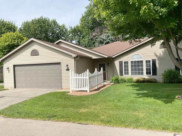 1700 Carriage Homes Drive SW, Unit B, Austin, MN 55912