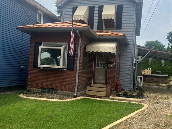 223 Hoeveler, Springdale, PA 15144