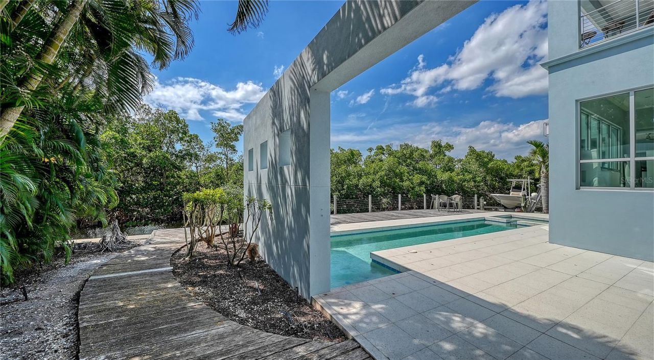 705 Jungle Queen Way, Longboat Key, FL 34228 Photo